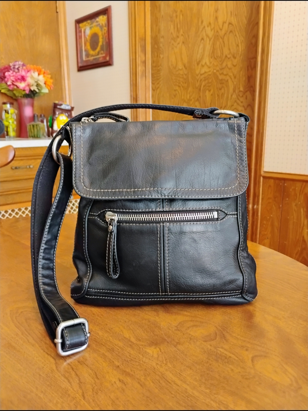 Fossil "Hanover" Black Leather Messenger Organizer Crossbody Bag / Purse